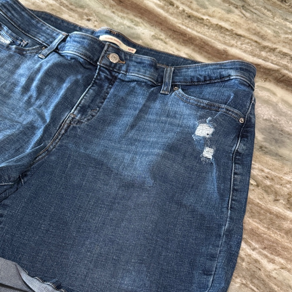 Levi's Dark Blue is Rolled-Hem Distressed Denim Bermuda shorts - Picture 3 of 5